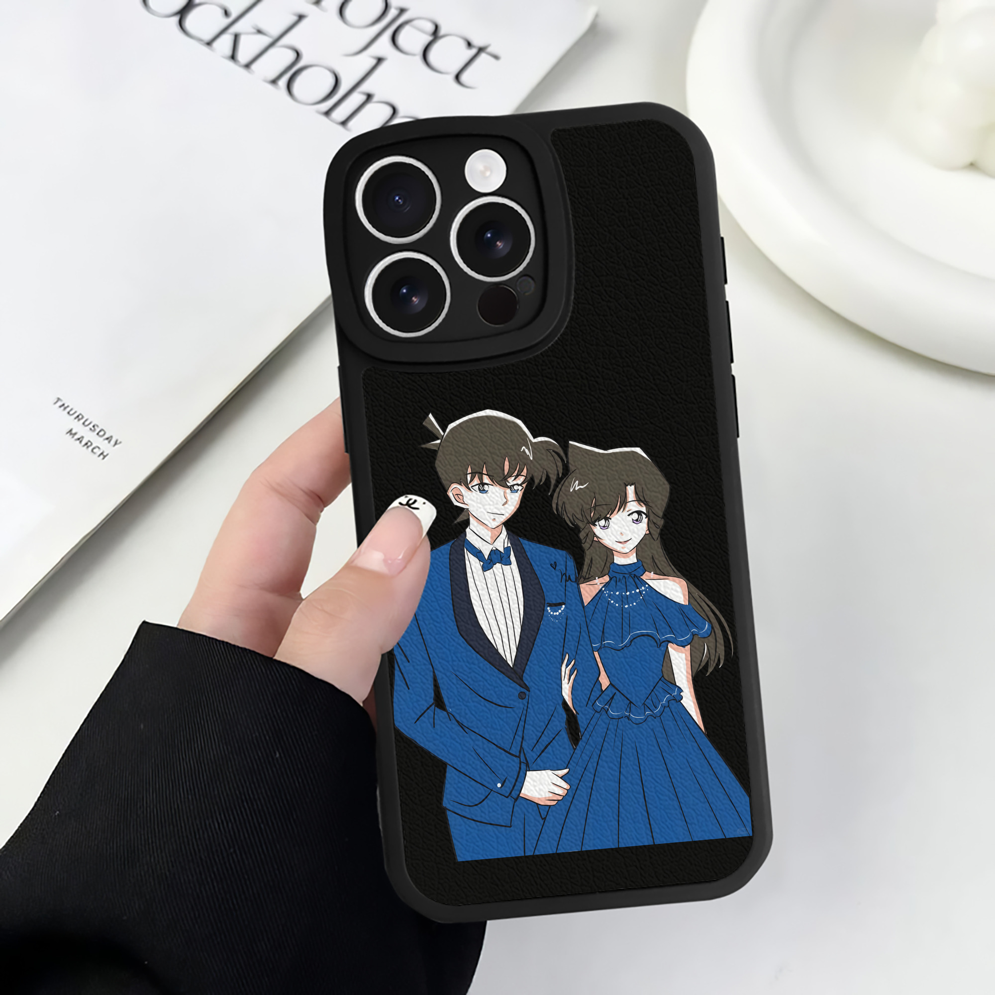 （画像用） 名探偵コナン 江戸川 コナン Detective Conan Conan Edogawa 【iPhone 16シリーズ対応】シリコンスマホケース（レザー調） 材質：シリコン